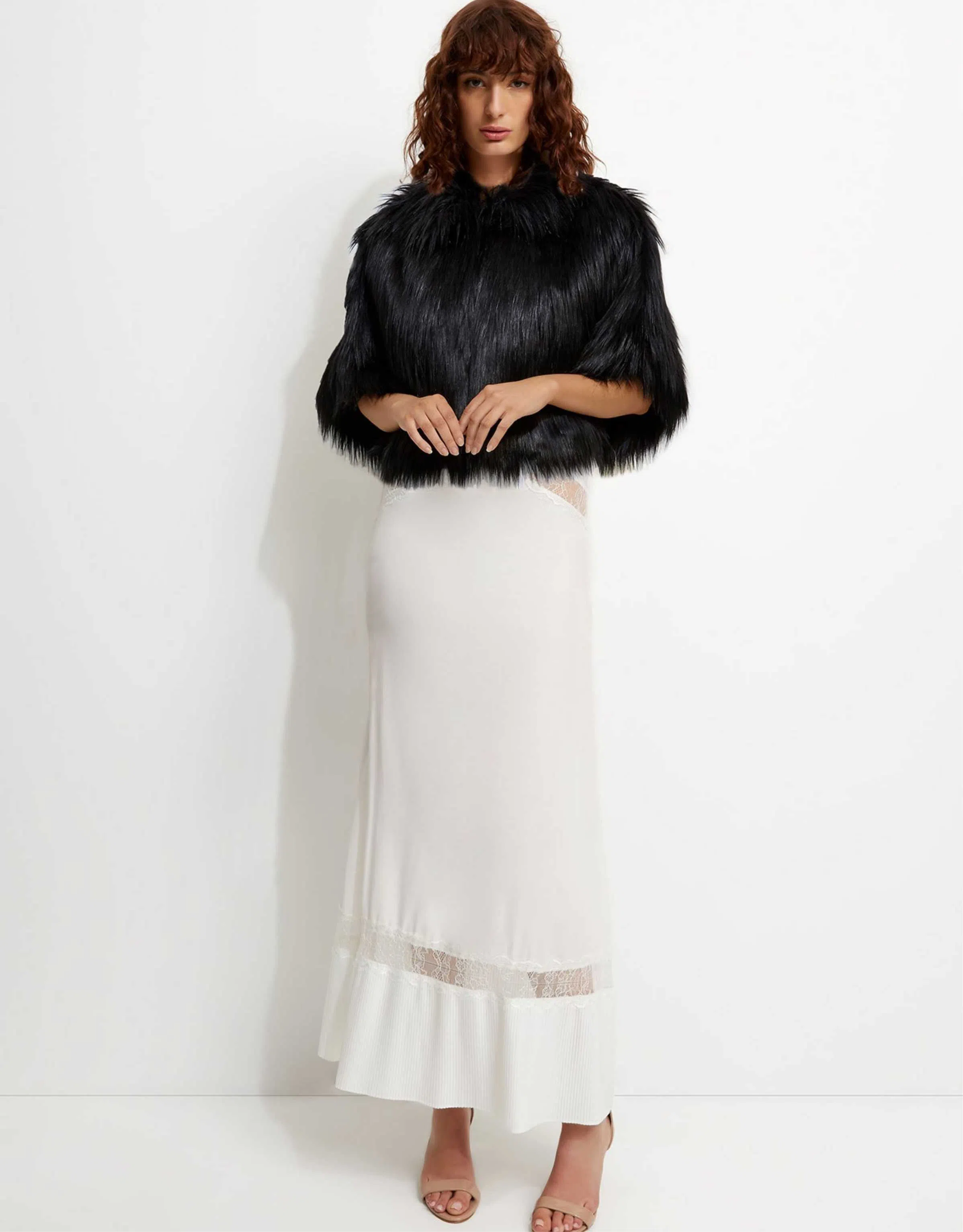 Unreal Fur Nord Cape Black One Size - Image 4