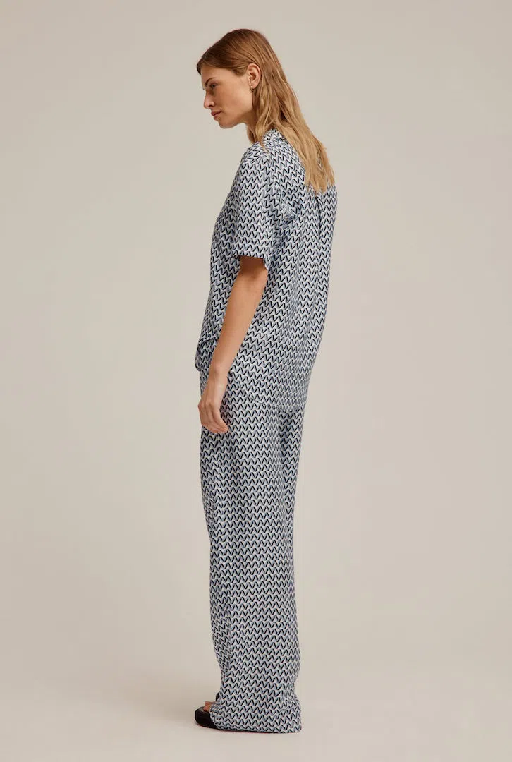 Venroy Short Sleeve Silk Camp Collar Shirt and Silk Wide Leg Pants Set Print Size S/M  - Image 2